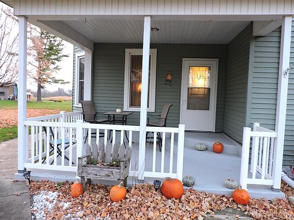 Dreamy front porch!