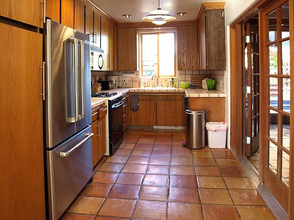 Kitchen; stock photos do not show recent upgrades.