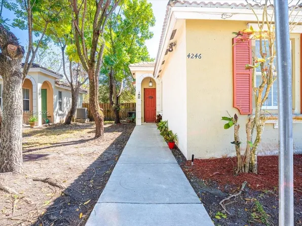 4246 NE 9th St, Homestead, FL 33033