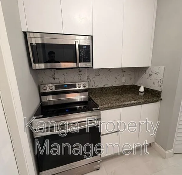 968 W 9th St #A1 — Photo 4