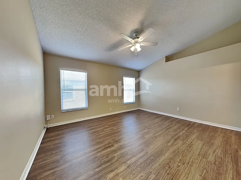 12517 Midpointe Dr — Photo 11
