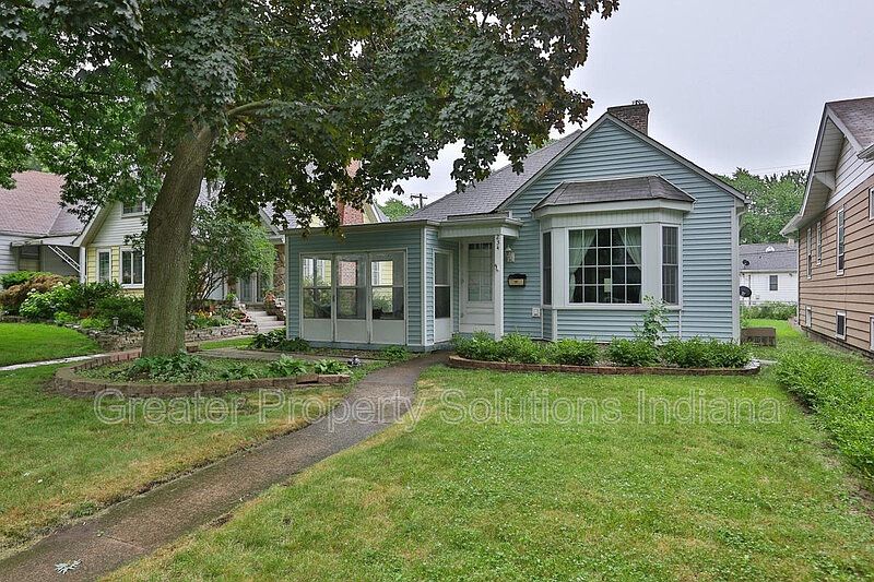 1st image of 234 Fernwood St