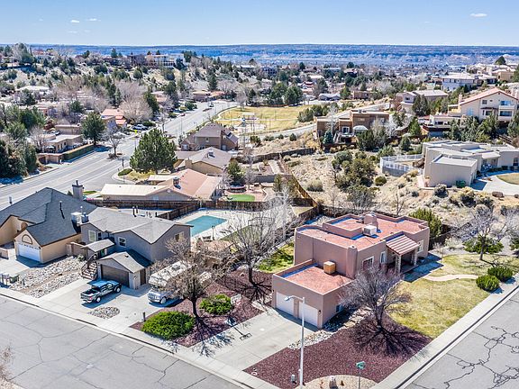 3rd image of 4410 Teton Cir