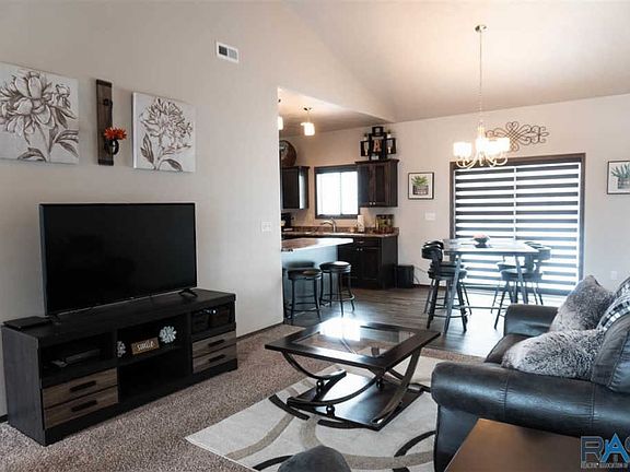4th image of 2405 E Meadowside Pl