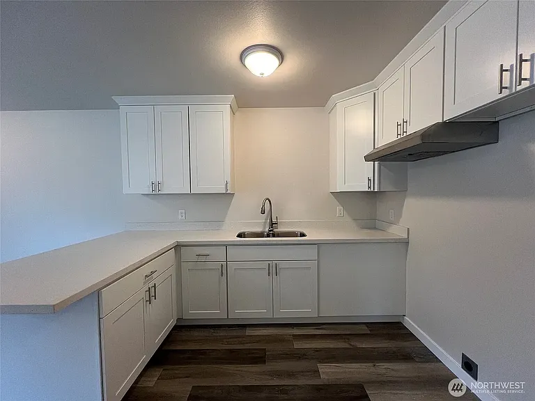 528 W Cushing St #528 — Photo 8