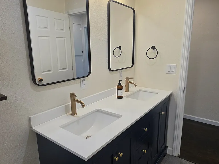 888 Glenn St — Photo 23