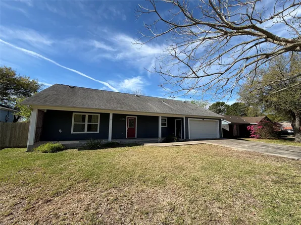 6421 S Ridgecrest Dr, Hitchcock, TX 77563