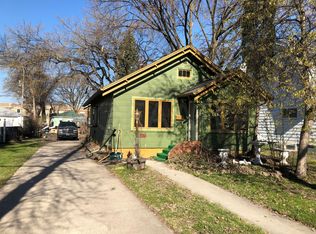 1214 Chestnut St, Grand Forks, ND 58201