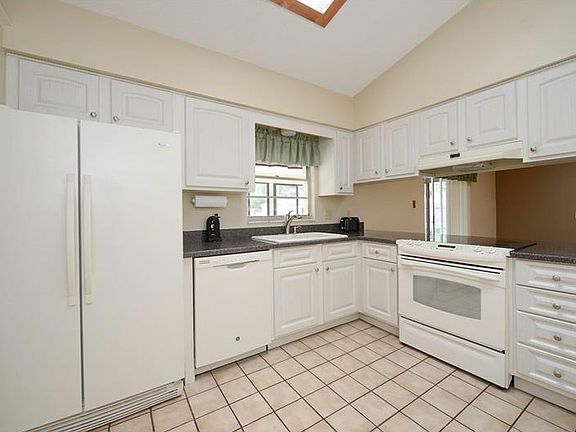 2nd image of 2109 Shirewood Ct