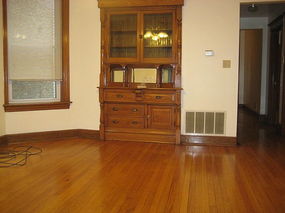 4th image of 1331 W Foster Ave