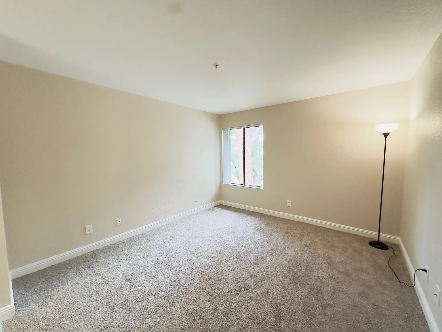 2 bed, 960 sqft, $2,595 — Photo 2