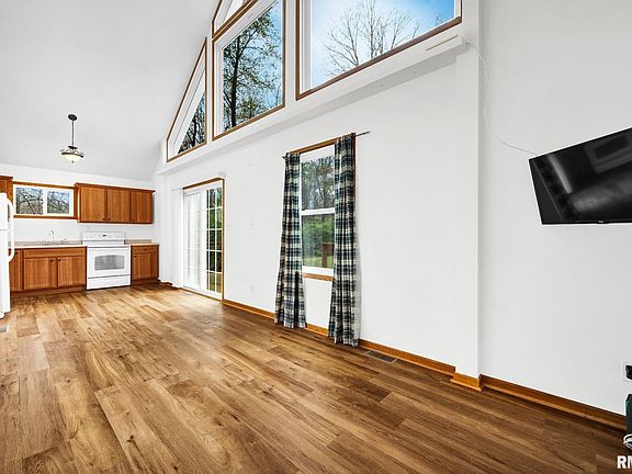 4th image of 488 Greenbriar Ct