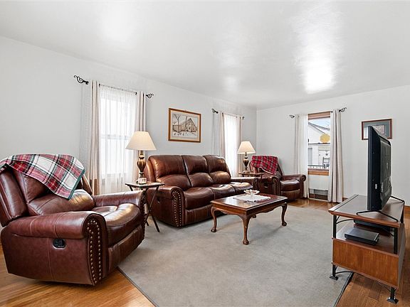 3rd image of 25 Capitol Ct