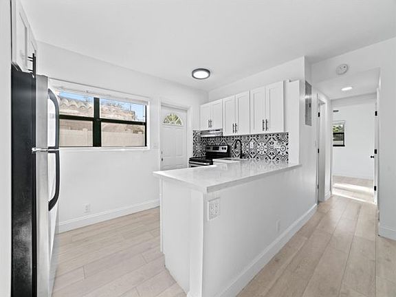 5th image of 413 SE 16th St
