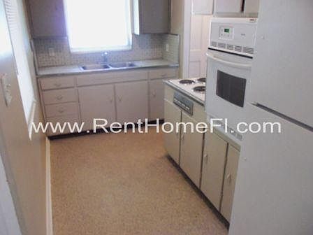 3rd image of 1534 Hudson Ct