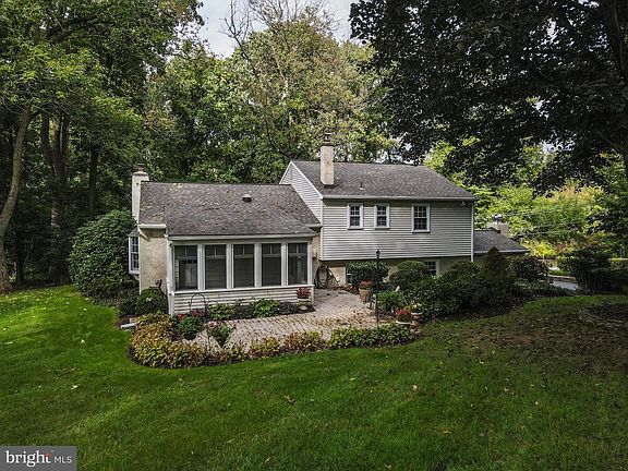 4th image of 52 Oakland Dr