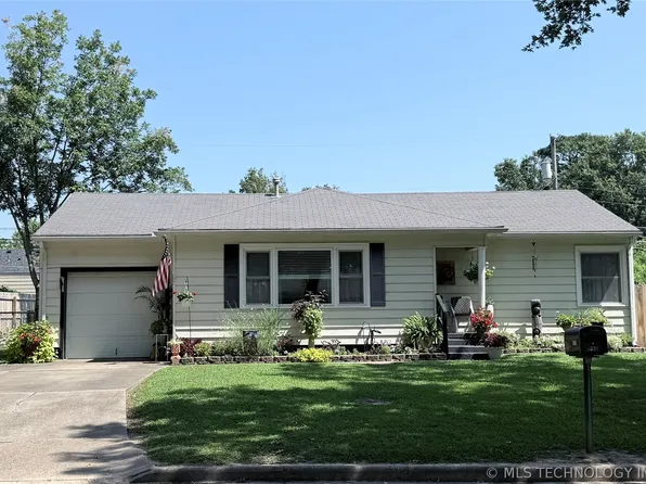 2402 Fredonia St, Muskogee, OK 74403