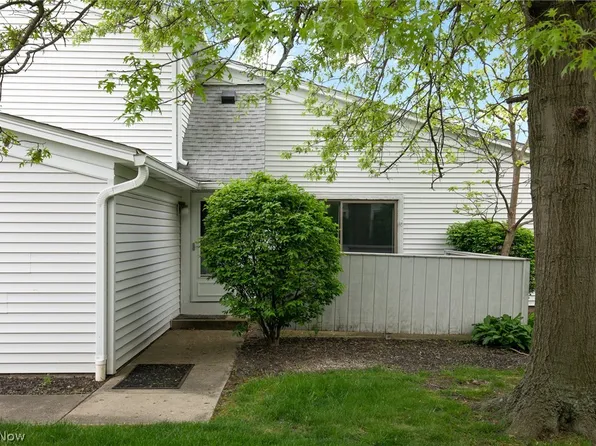 5562 Heathergreen Ct APT C, Willoughby, OH 44094