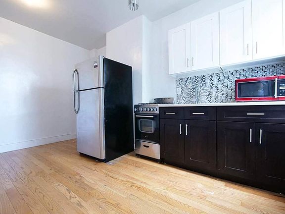5th image of 32 Buffalo Ave