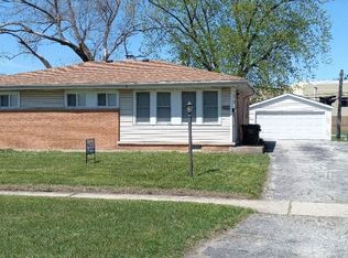 2762 Circle Dr, Markham, IL 60428