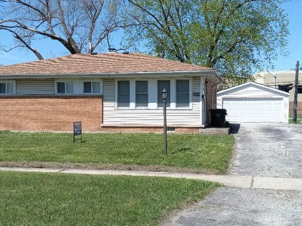 2762 Circle Dr, Markham, IL 60428
