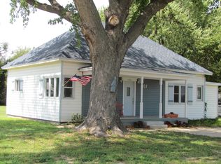 301 Washington St, Heartwell, NE 68945