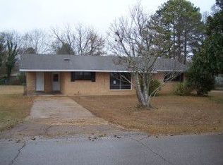 109 Sand Rd, Columbus, MS 39702