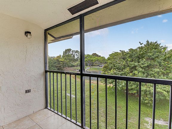 4th image of 21943 REMSEN Terrace #207