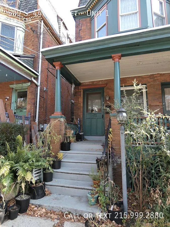 One Bedroom Apartment Stones Throw From Clark Park! — Photo 1
