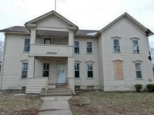 352 Prairie St, Elgin, IL 60120