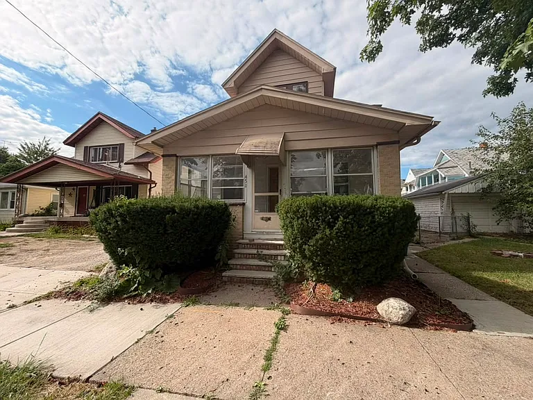 451 E Pearl St — Photo 37