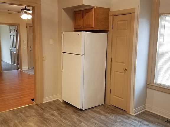 3rd image of 22 Tracy St Floor 1