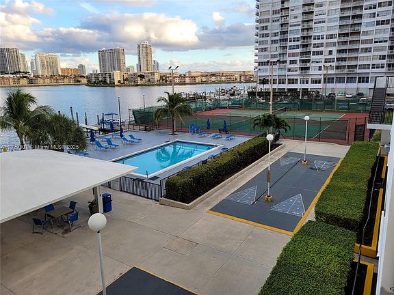 3rd image of 2750 NE 183rd St APT 1907
