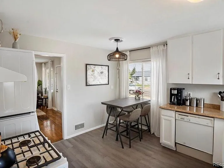 860 Oakland St — Photo 10