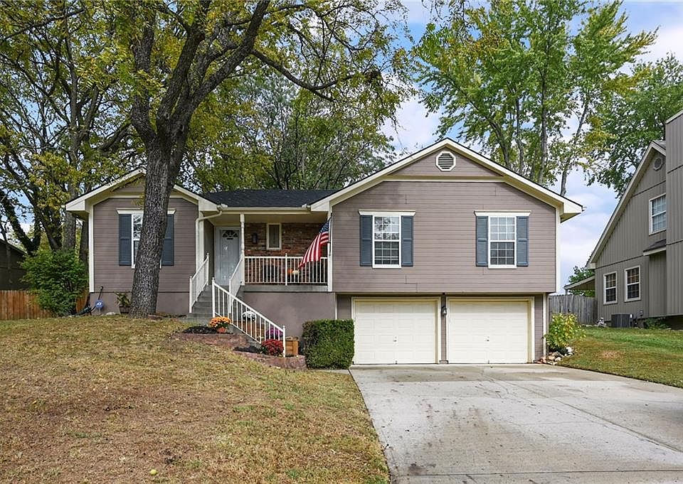 1st image of 1320 NE Quail Walk Dr
