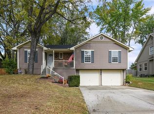 1320 NE Quail Walk Dr, Blue Springs, MO 64014