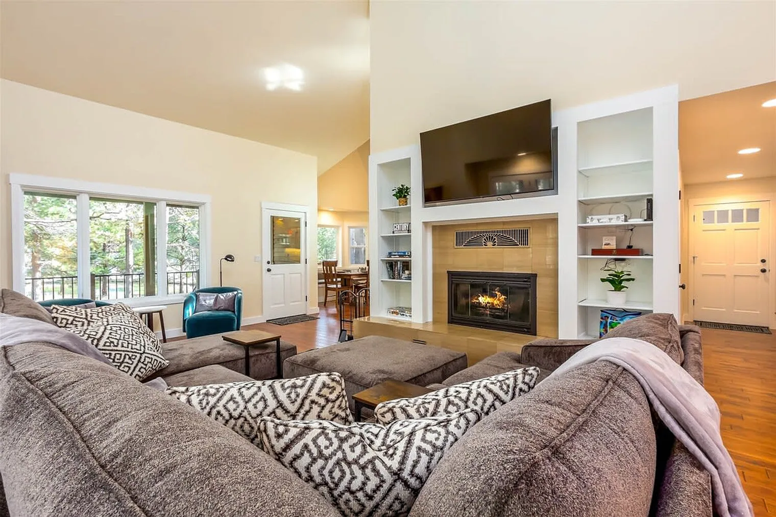 4 bed, 3.0 bath, 3422 sqft, $6,818 — Photo 2