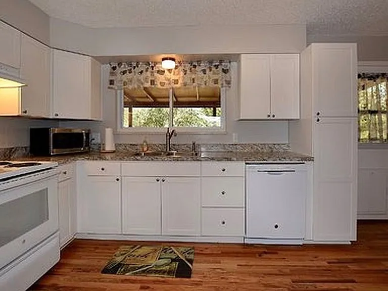 325 N Roosevelt Ave — Photo 22