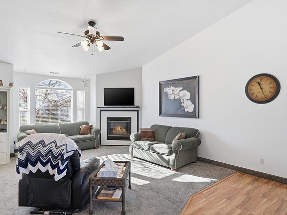 3rd image of 55 Mountain View Cir