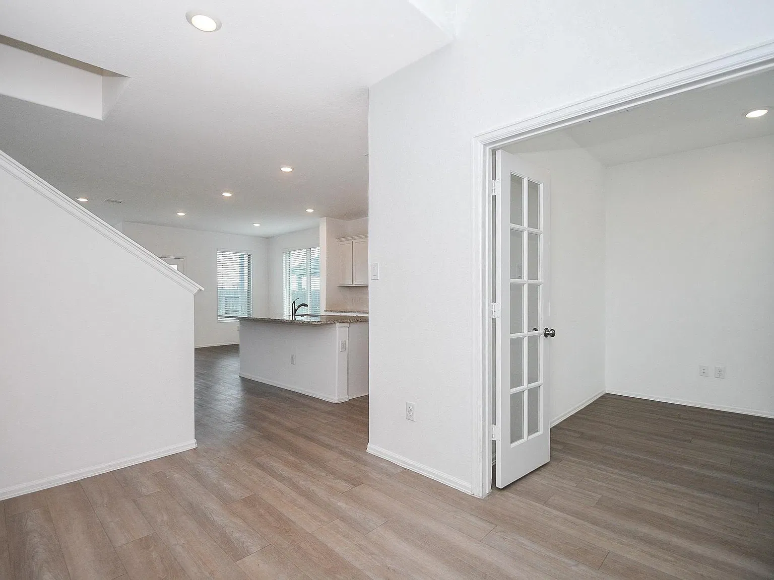 4 bed, 2.5 bath, 2308 sqft, $2,800 — Photo 4