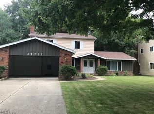 25727 Byron Dr, North Olmsted, OH