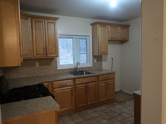 4th image of 2 Milrose Ln