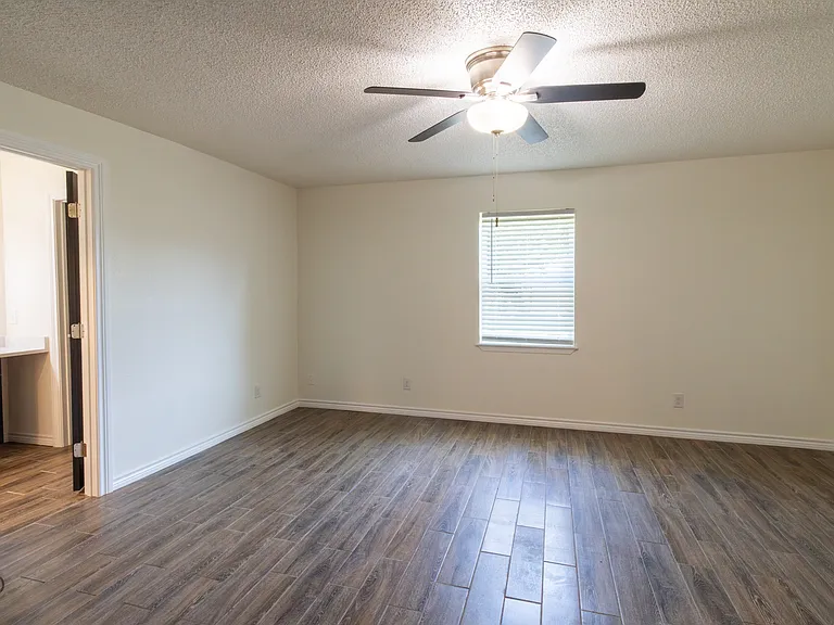 1214 Sycamore Dr — Photo 13