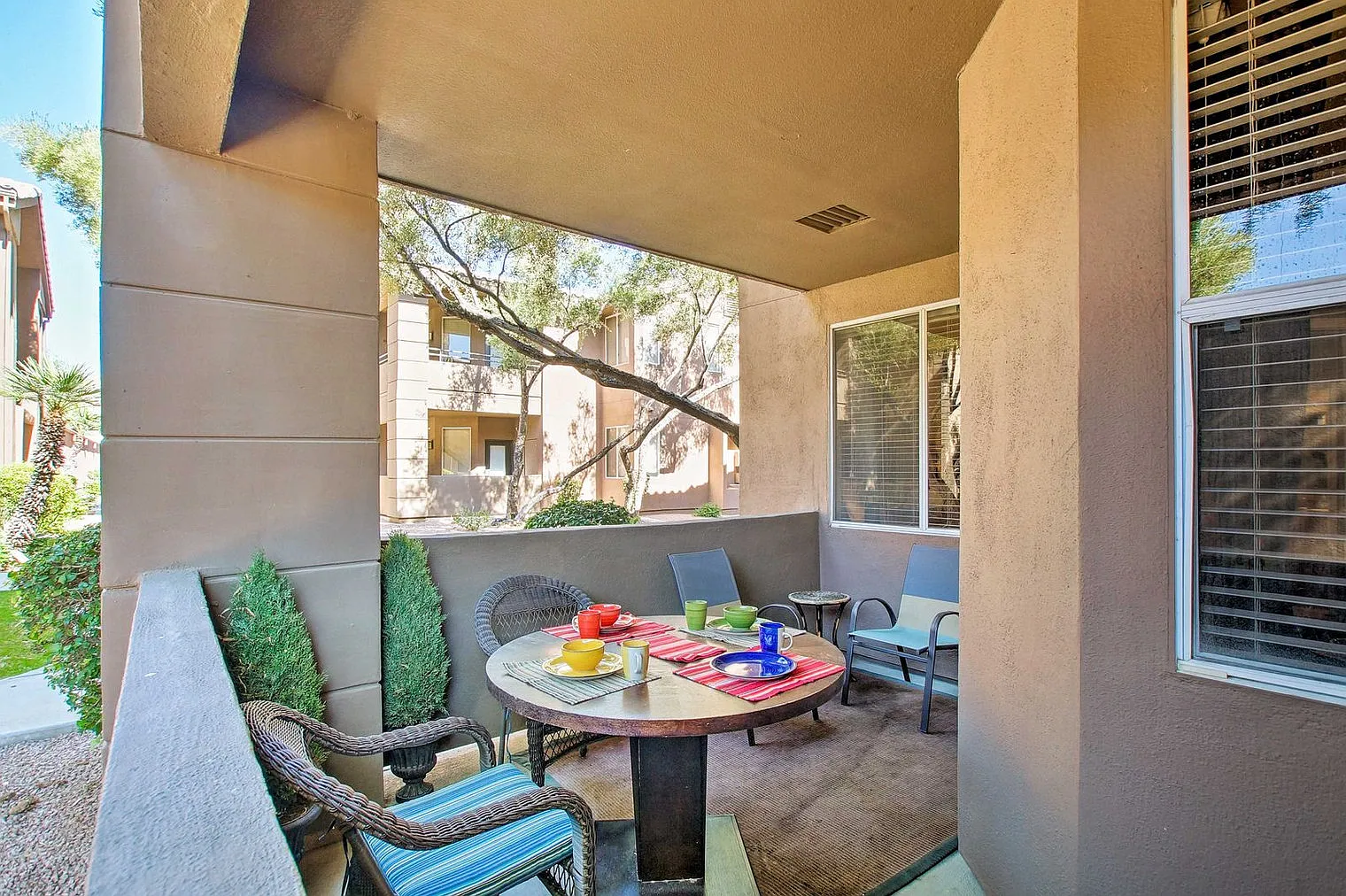 3 bed, 2.0 bath, 1259 sqft, $3,290 — Photo 4