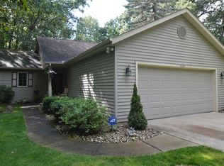 51571 Emmons Rd, South Bend, IN 46637