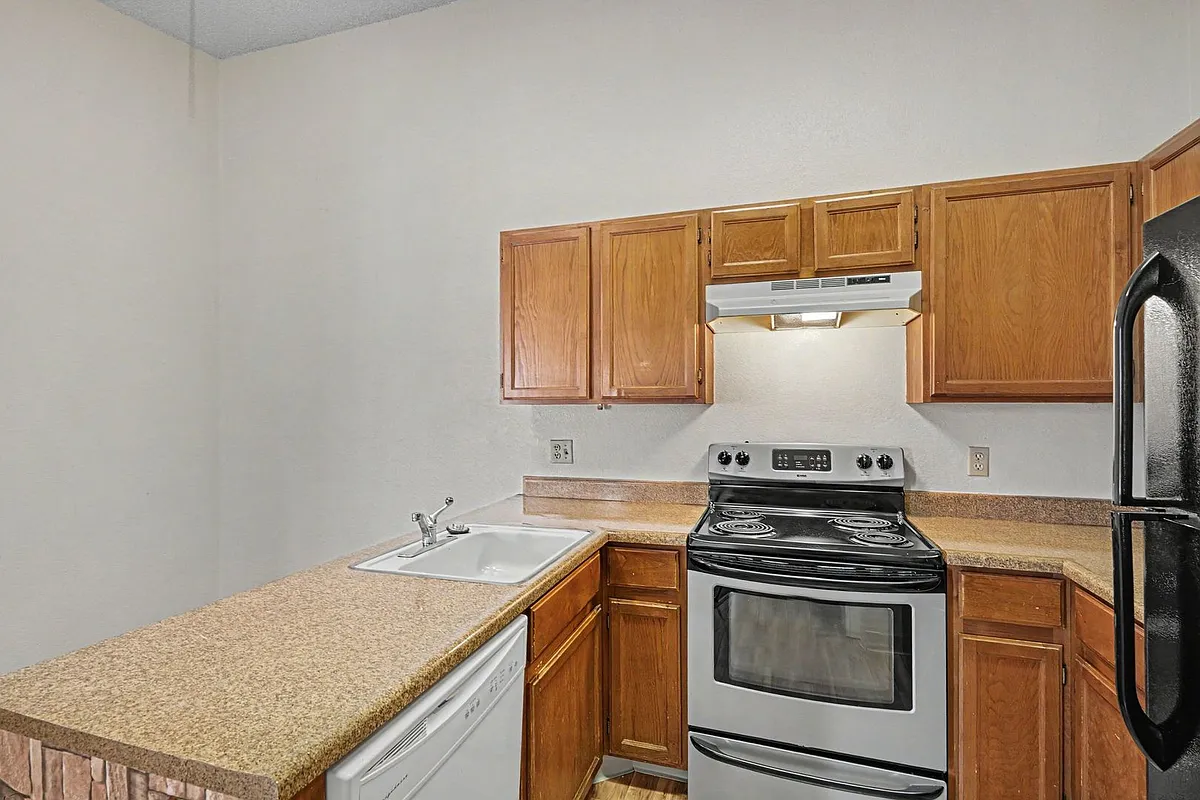 Building Photo - 14561 E Ford Pl #17