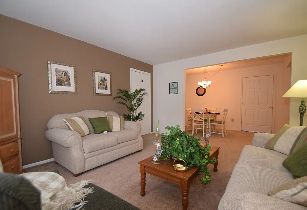 Hanover Apartments — Photo 2