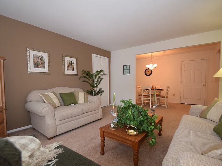 Hanover Apartments — Photo 2