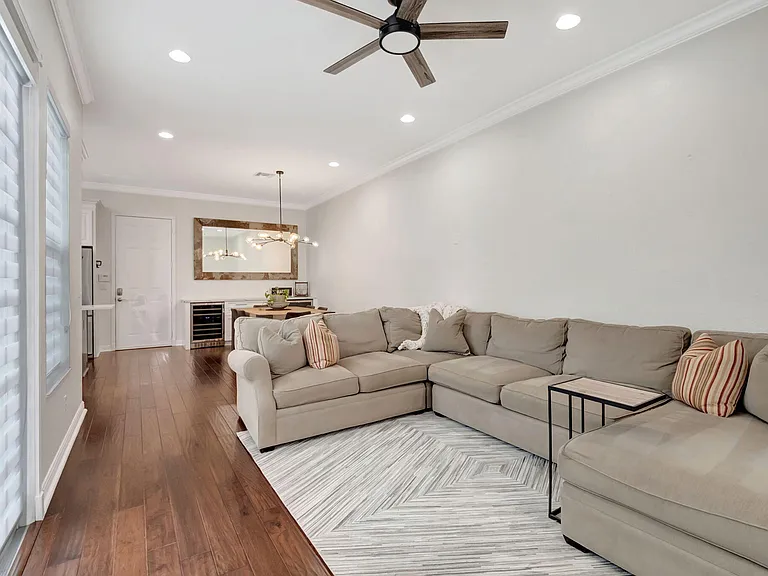 8302 NW 8th Ter #8302 — Photo 12