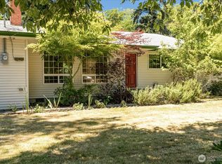 867 Walker Ave, Oak Harbor, WA 98277